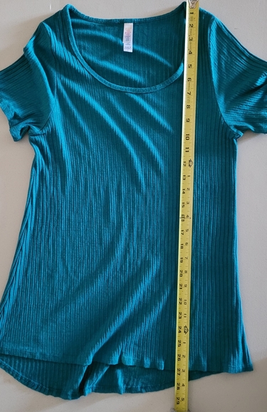 LuLaRoe High-Low Tee - Picture 9 of 10